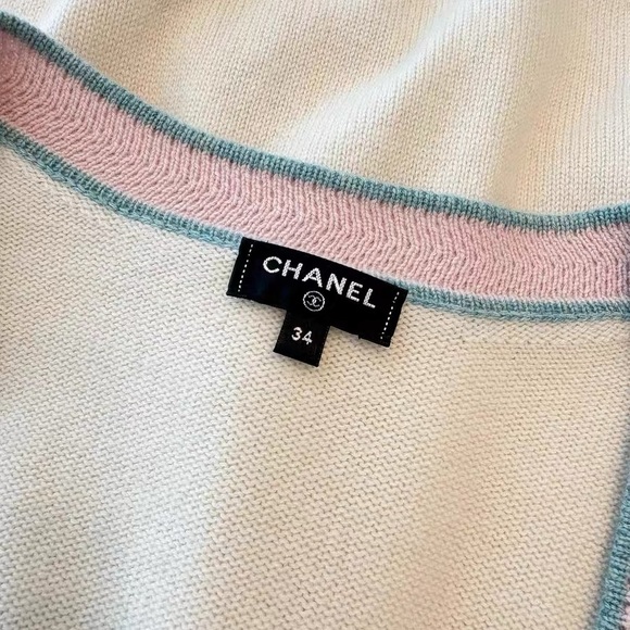 Authentic CHANEL Cream Cardigan with Pink and Blue Details - Picture 4 of 7